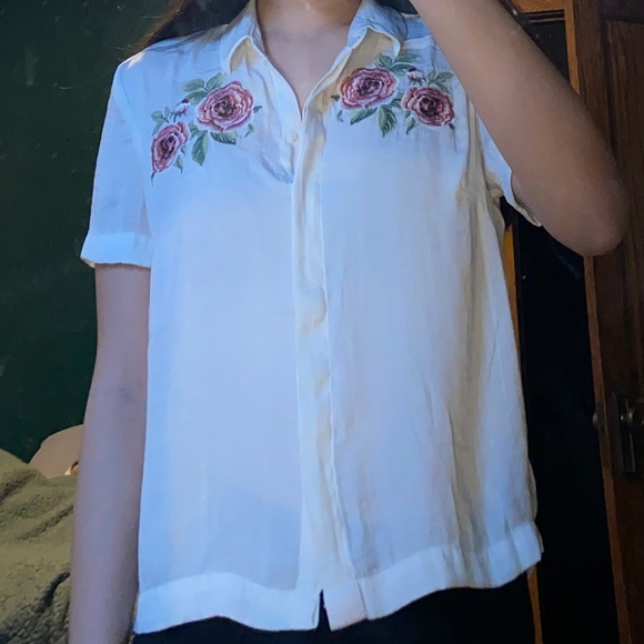 Kendall & Kylie Shirt - Picture 2 of 4